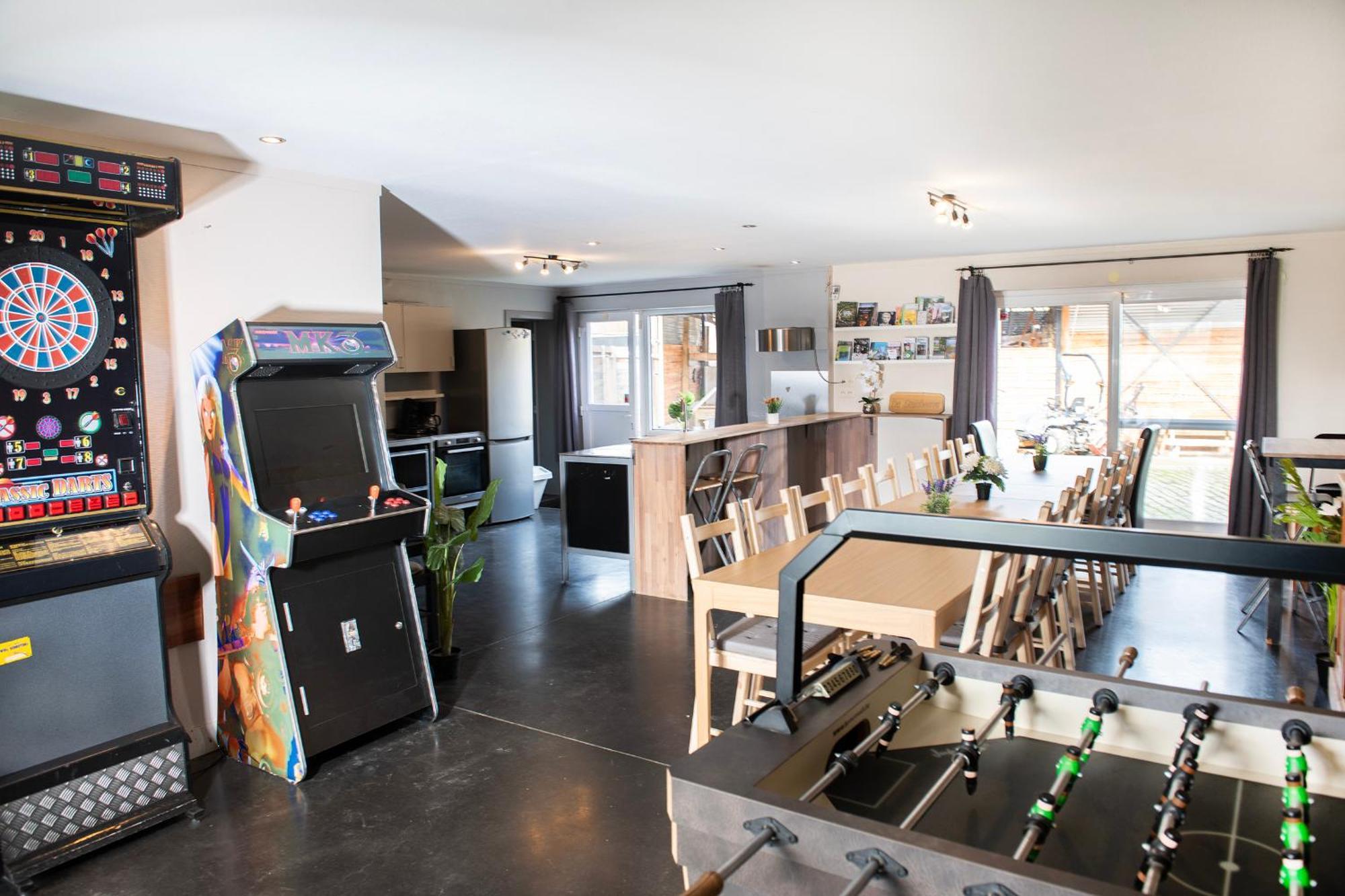 De Smishoeve Met Kinderpret, Dieren En Wellness Heers Exterior photo